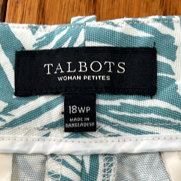 Talbots aqua tropical print ladies shorts. Size 18W Petite. Excellent condition - Picture 3 of 8